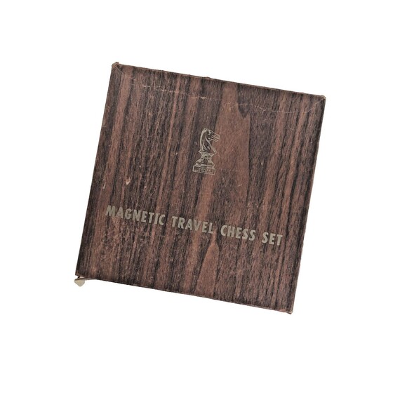 Vintage Drueke Magnetic Travel Chess Set No. 550 COMPLETE Faux Wood Grain Box - Picture 1 of 13